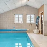 Dom wakacyjny Awesome In With Sauna